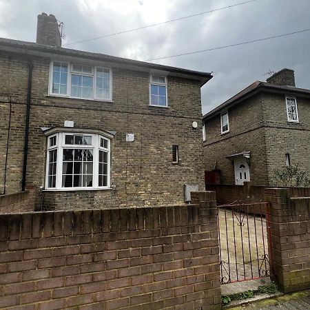 Good Priced Double Rooms In Sherperds Bush Londra Dış mekan fotoğraf
