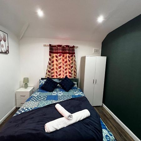 Good Priced Double Rooms In Sherperds Bush Londra Dış mekan fotoğraf