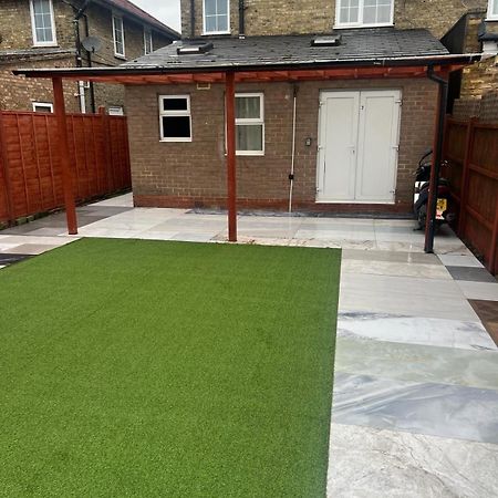 Good Priced Double Rooms In Sherperds Bush Londra Dış mekan fotoğraf