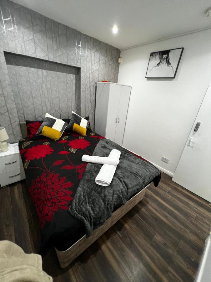 Good Priced Single Rooms In Sherperds Bush Londra Dış mekan fotoğraf
