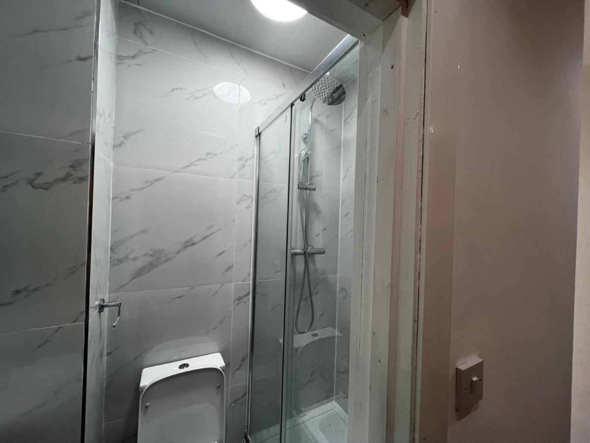 Good Priced Single Rooms In Sherperds Bush Londra Dış mekan fotoğraf