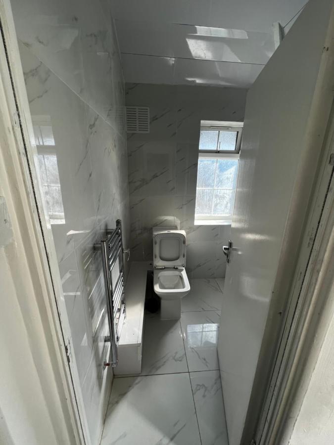 Good Priced Single Rooms In Sherperds Bush Londra Dış mekan fotoğraf