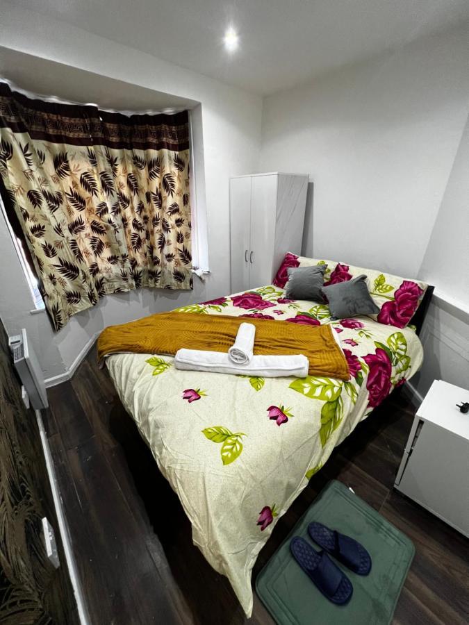 Good Priced Double Rooms In Sherperds Bush Londra Dış mekan fotoğraf