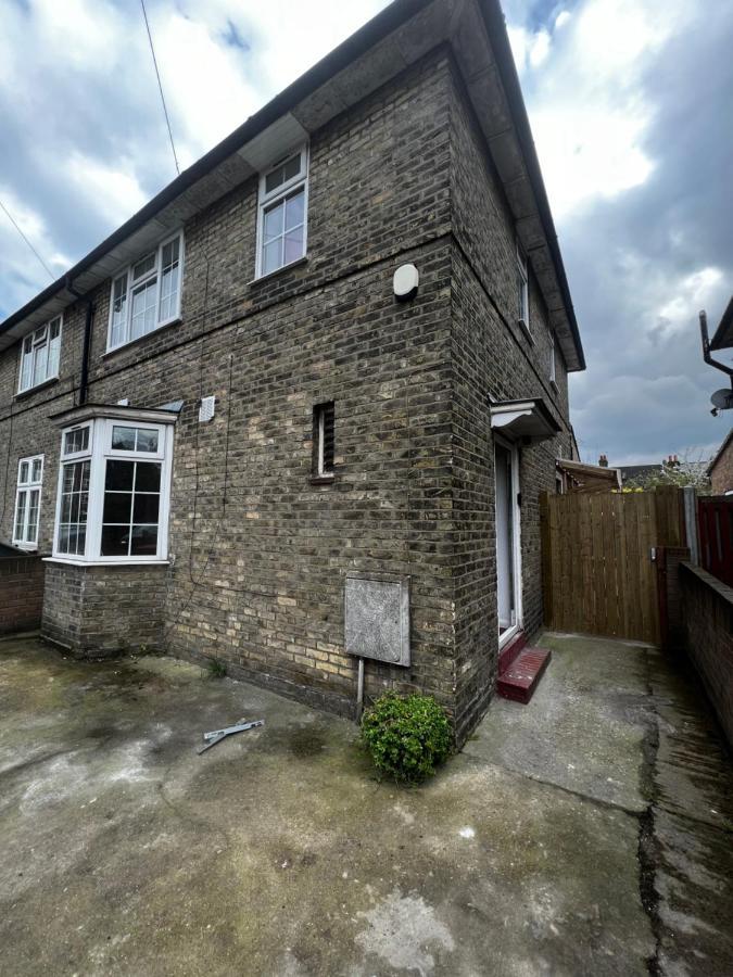 Good Priced Single Rooms In Sherperds Bush Londra Dış mekan fotoğraf