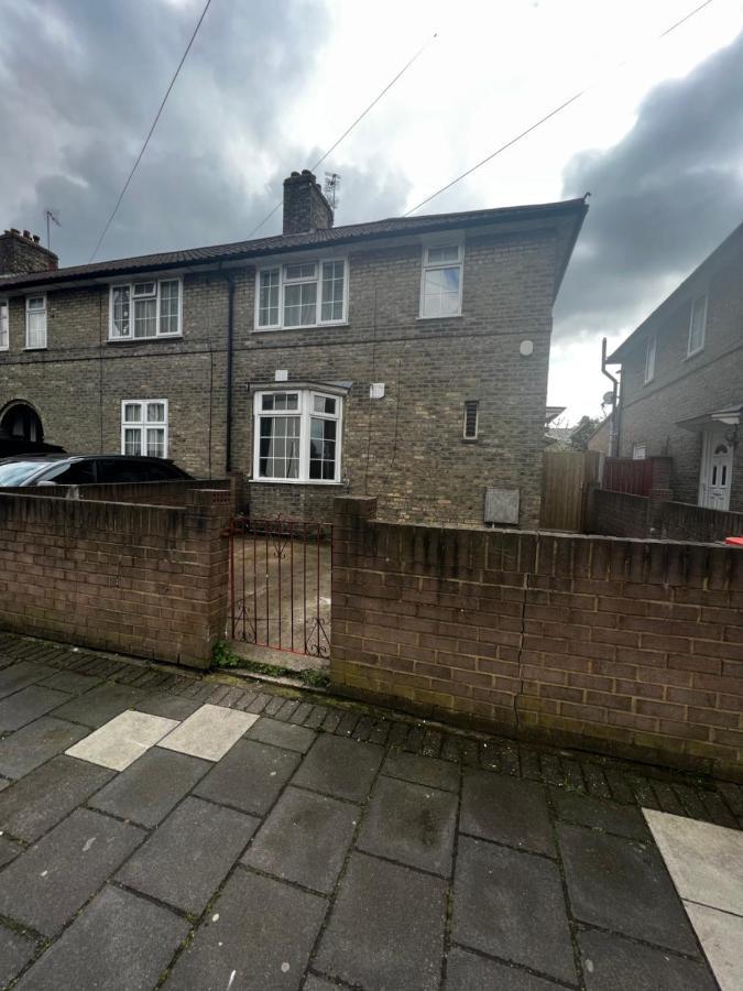 Good Priced Single Rooms In Sherperds Bush Londra Dış mekan fotoğraf