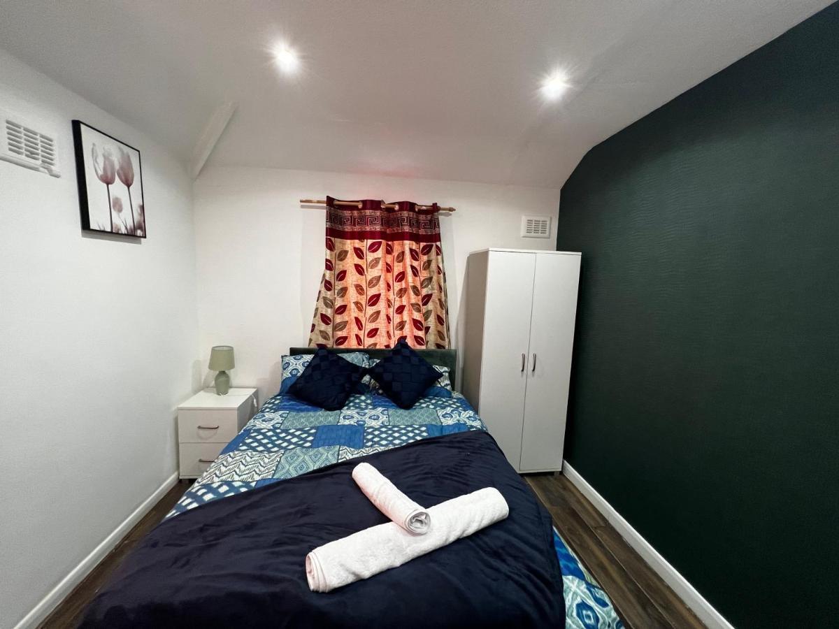 Good Priced Single Rooms In Sherperds Bush Londra Dış mekan fotoğraf
