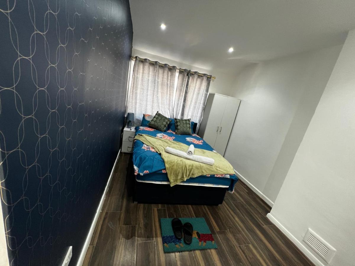 Good Priced Single Rooms In Sherperds Bush Londra Dış mekan fotoğraf