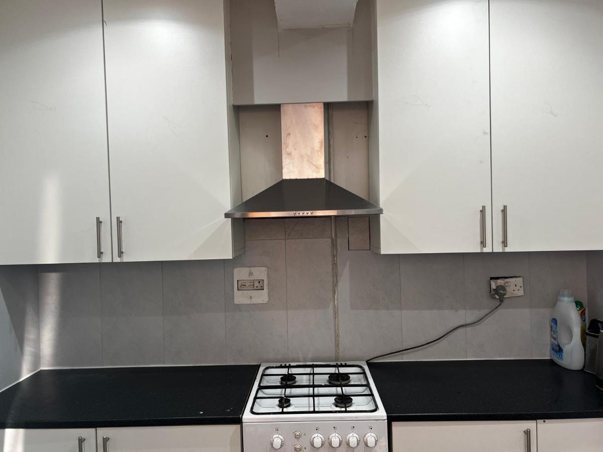 Good Priced Double Rooms In Sherperds Bush Londra Dış mekan fotoğraf